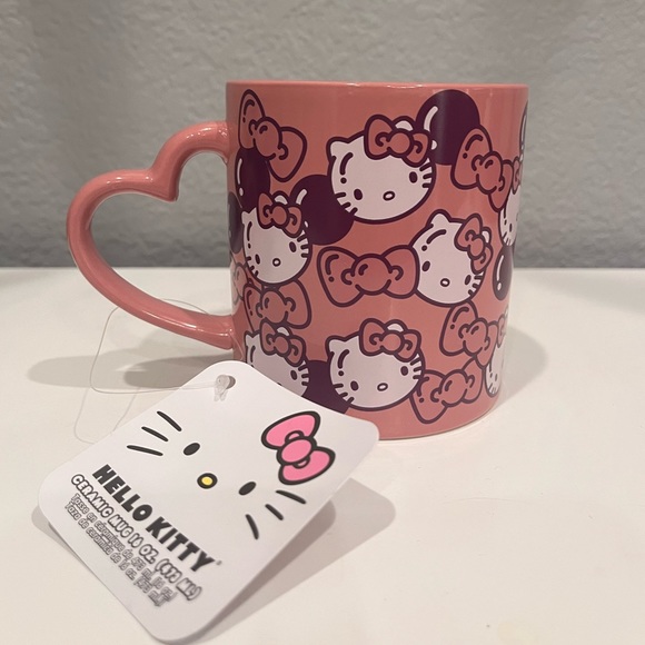 Hello Kitty Heart Mug - Picture 2 of 3